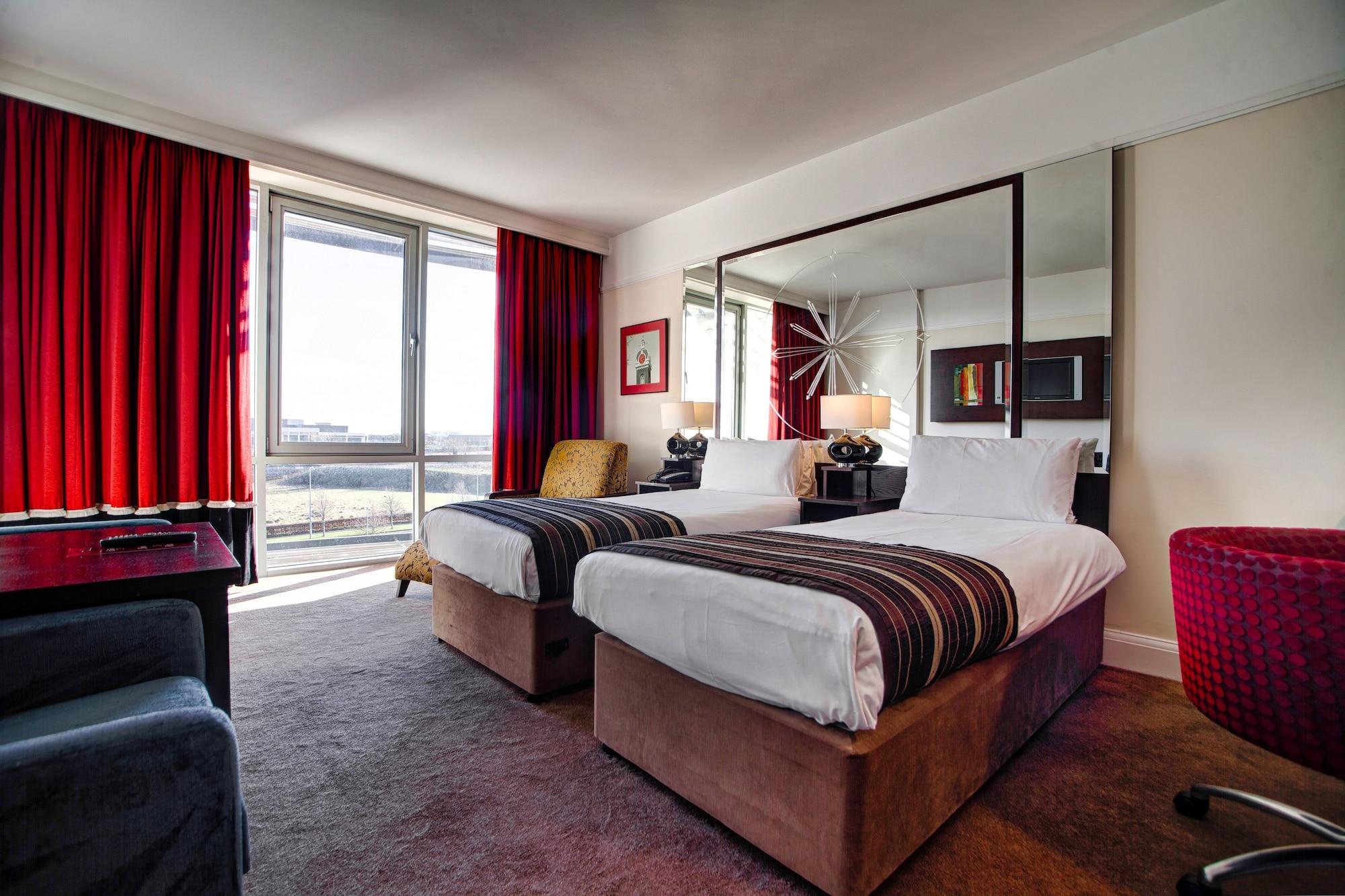 Carlton Hotel Blanchardstown Bagian luar foto