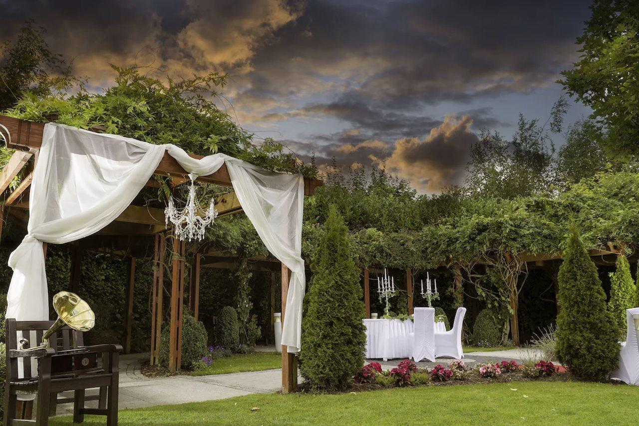 Carlton Hotel Blanchardstown Bagian luar foto