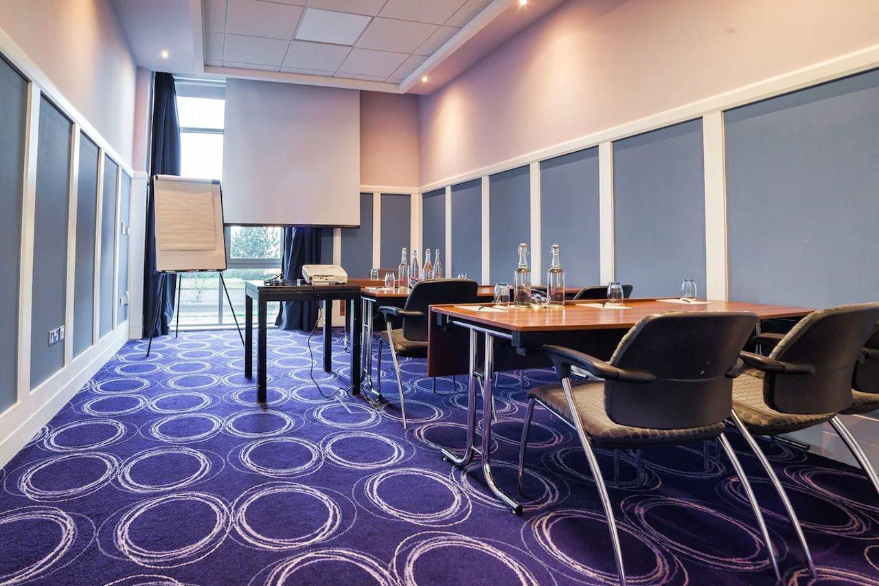 Carlton Hotel Blanchardstown Bagian luar foto