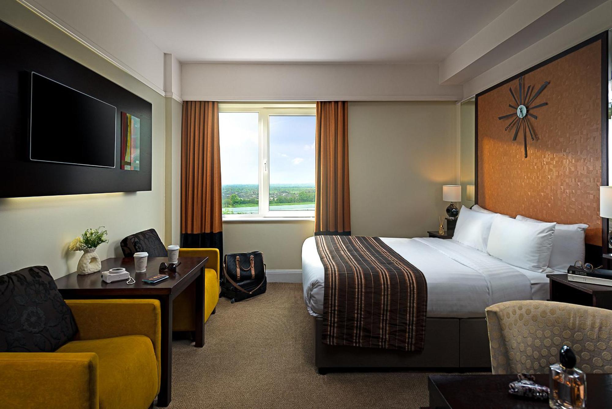 Carlton Hotel Blanchardstown Bagian luar foto