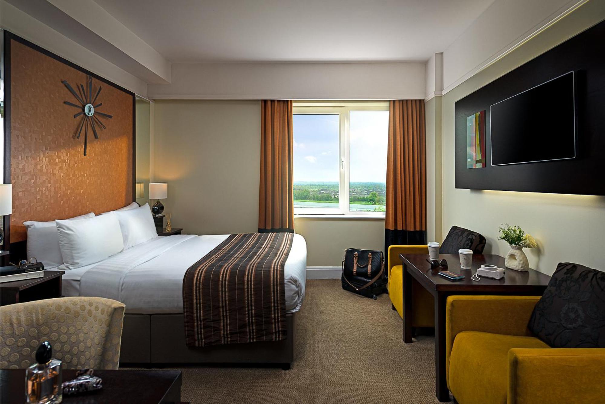 Carlton Hotel Blanchardstown Bagian luar foto