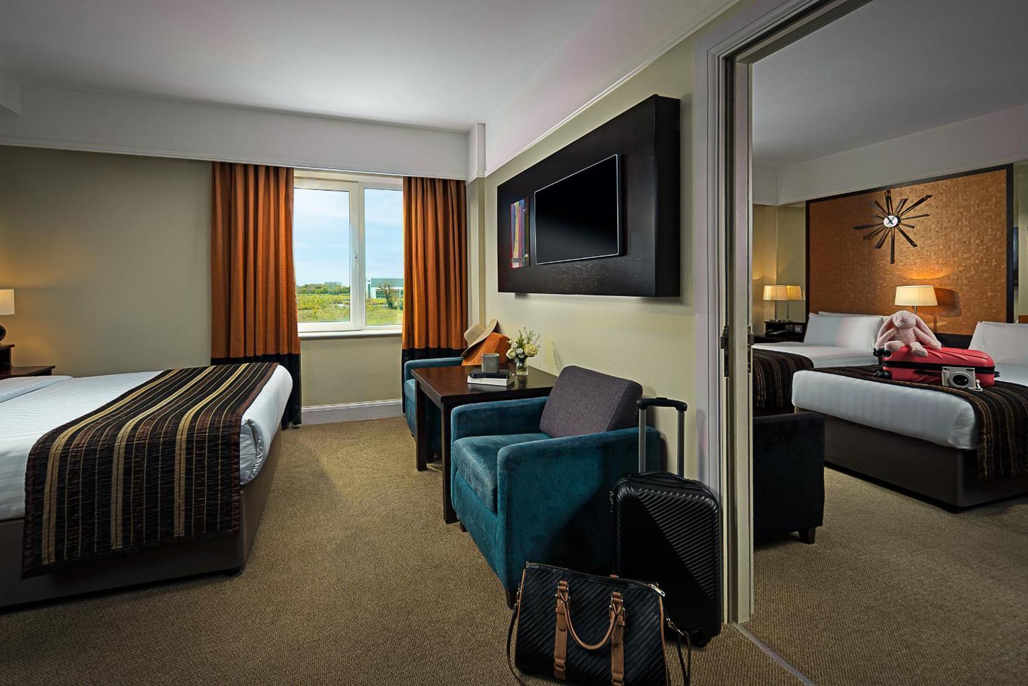 Carlton Hotel Blanchardstown Bagian luar foto