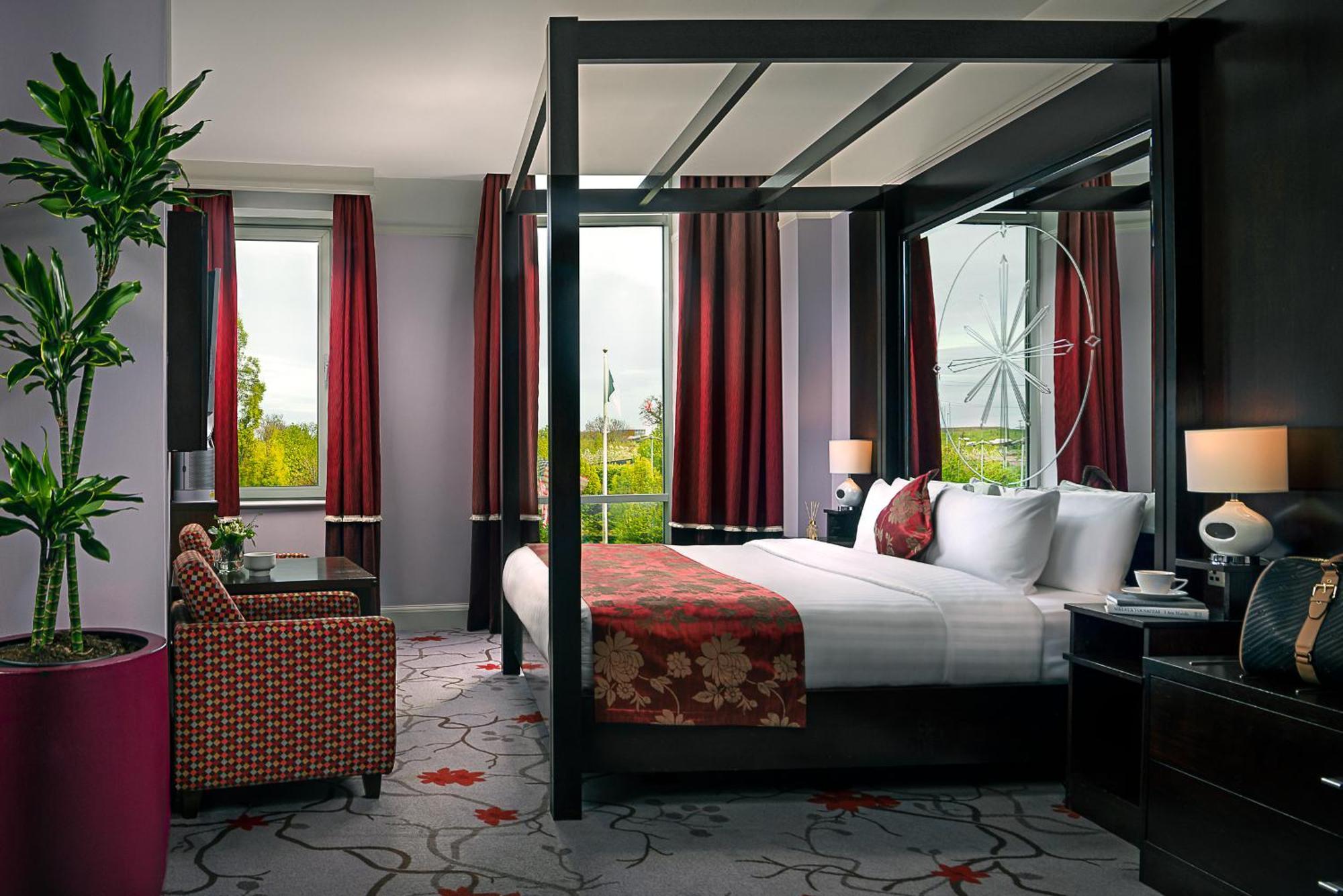 Carlton Hotel Blanchardstown Bagian luar foto