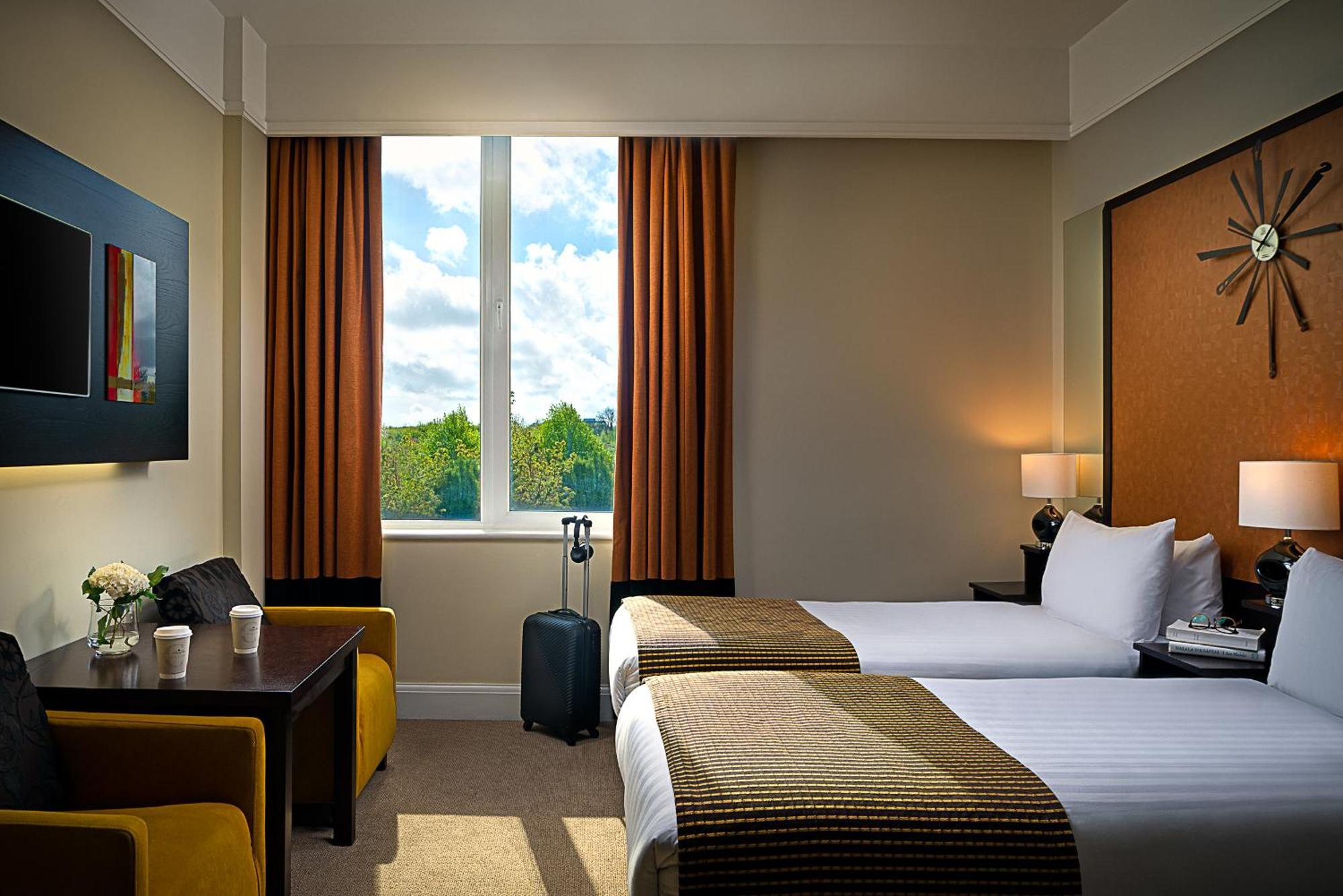 Carlton Hotel Blanchardstown Bagian luar foto