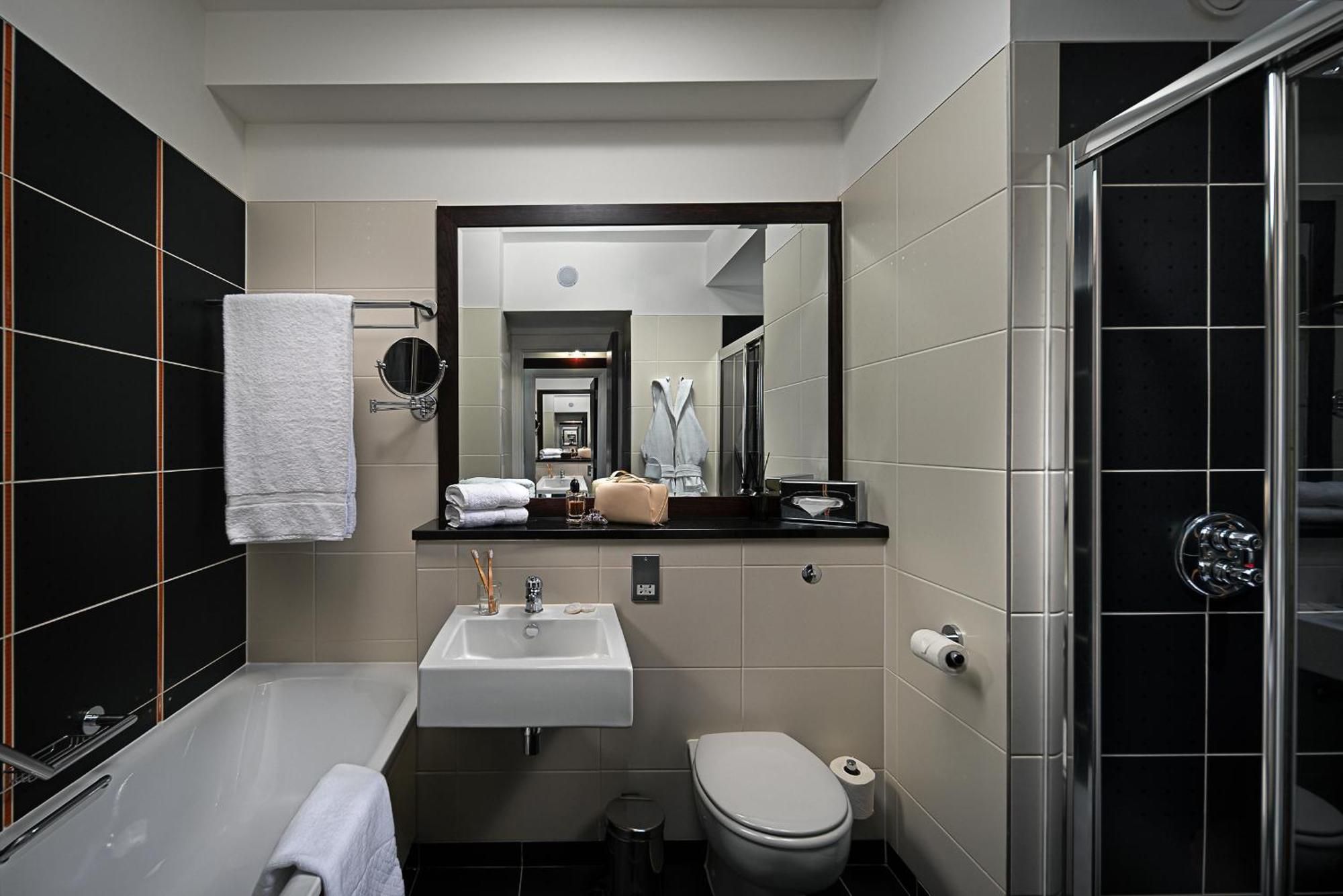 Carlton Hotel Blanchardstown Bagian luar foto
