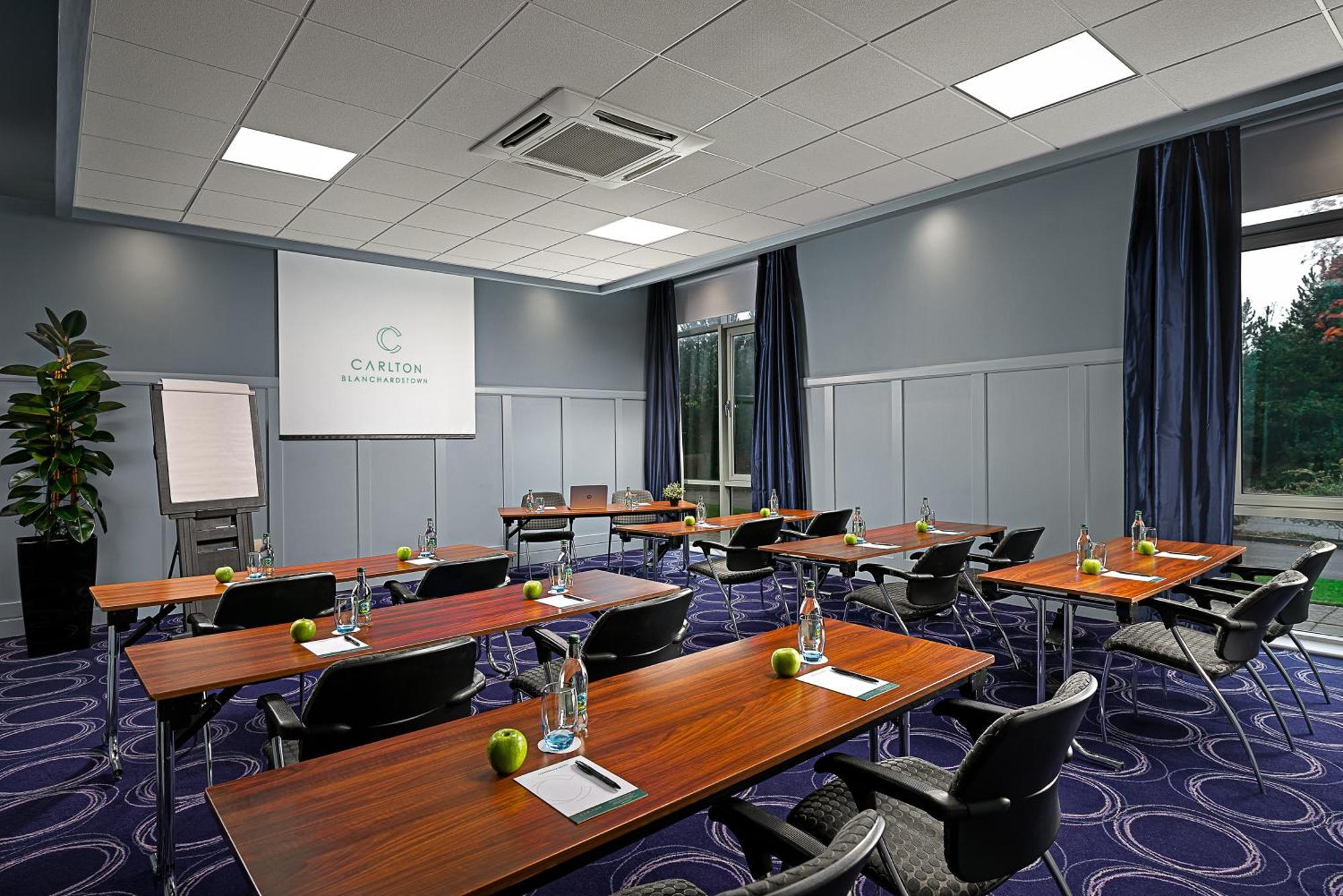 Carlton Hotel Blanchardstown Bagian luar foto