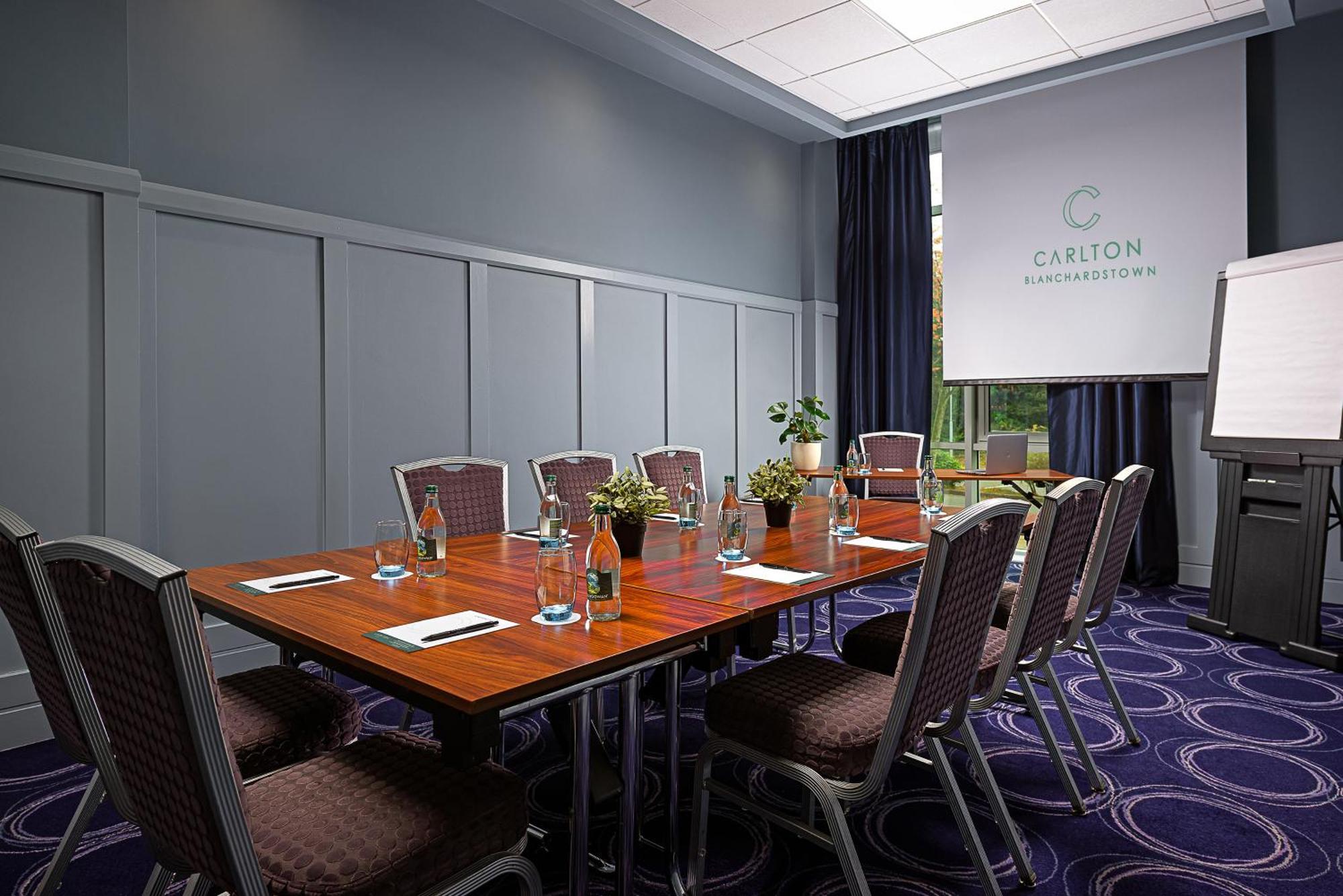 Carlton Hotel Blanchardstown Bagian luar foto