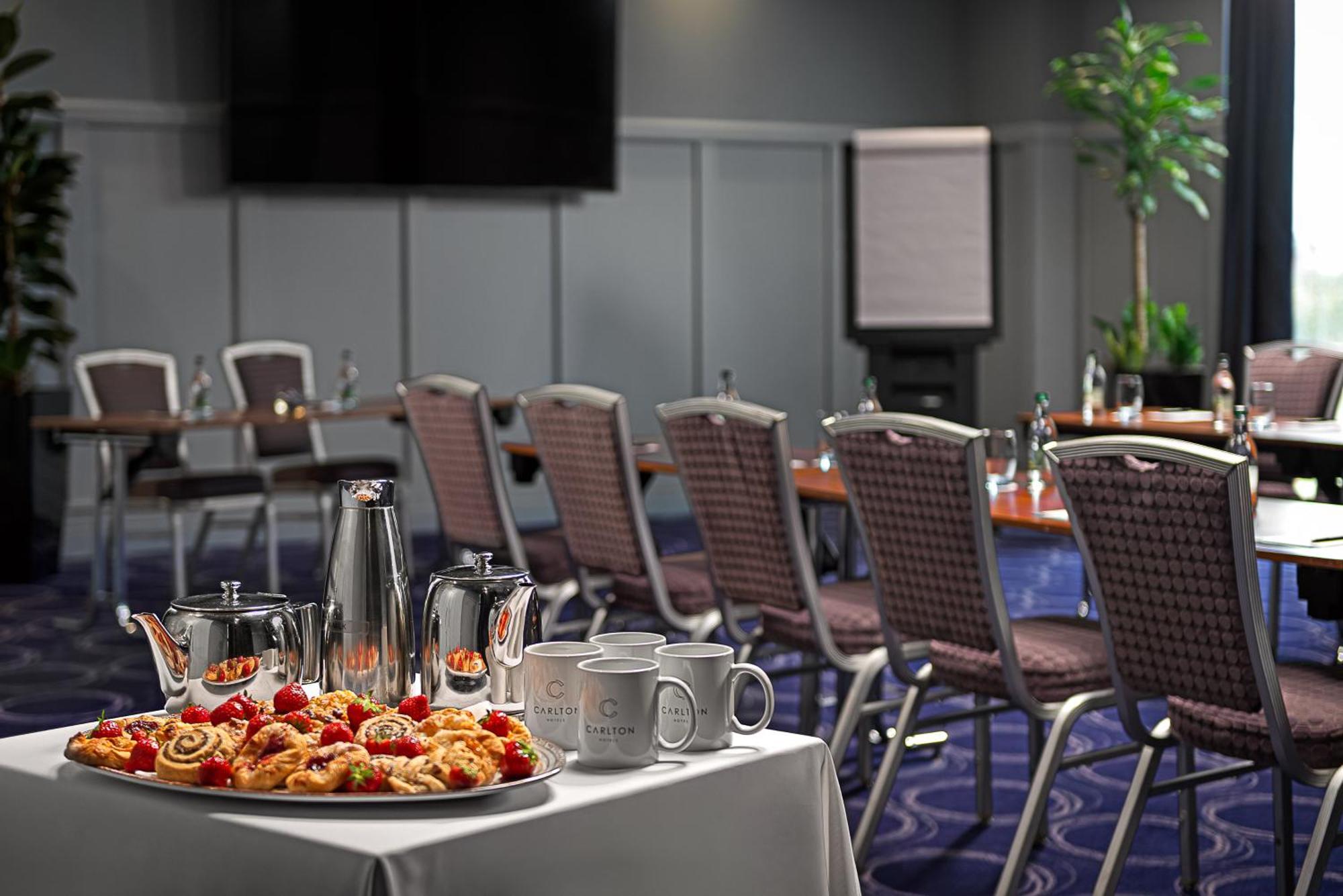 Carlton Hotel Blanchardstown Bagian luar foto