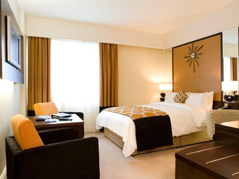 Carlton Hotel Blanchardstown Bagian luar foto